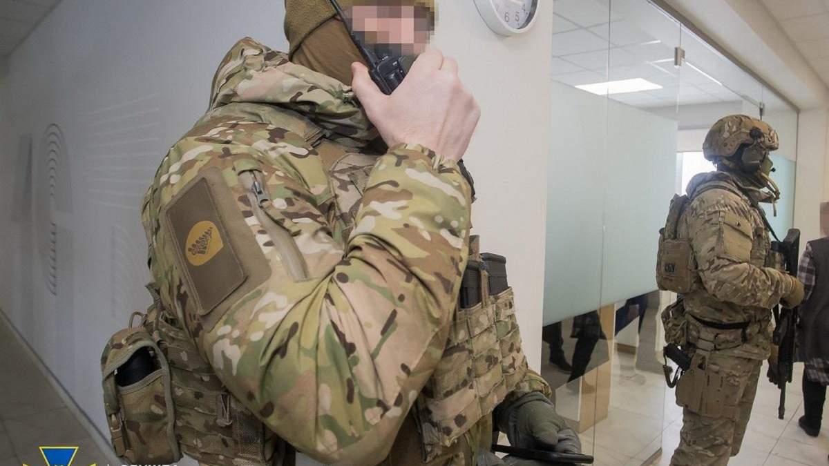 Співробітники СБУ під час операції Співробітники СБУ під час операції