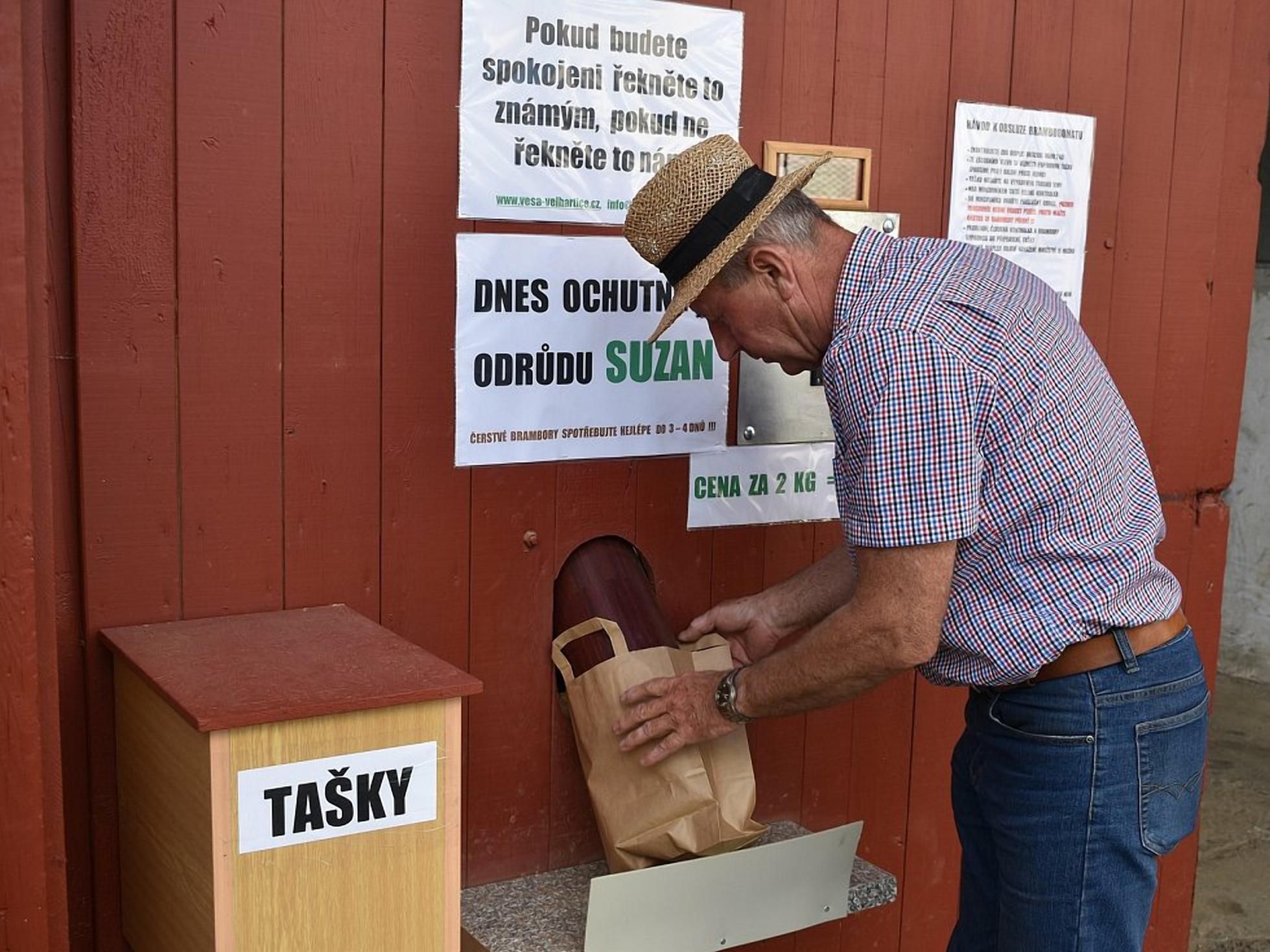 Чешский фермер смастерил автомат по продаже картофеля