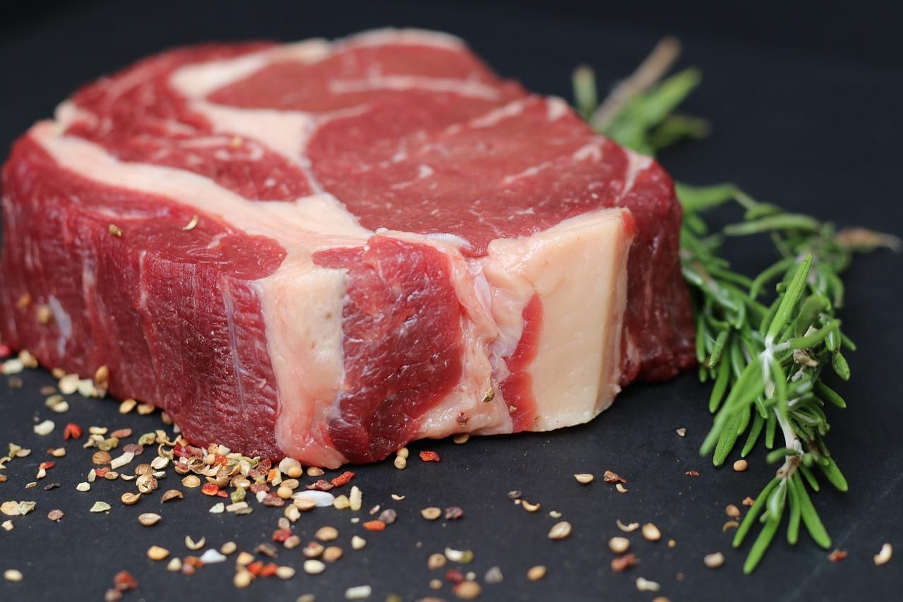 Почти половина мяса на украинских прилавках – фальсификат и плохая продукция: как определить Почти половина мяса на украинских прилавках – фальсификат и плохая продукция: как определить