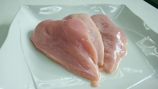В Украине обнаружили много некачественной курятины: как выбирать продукцию
