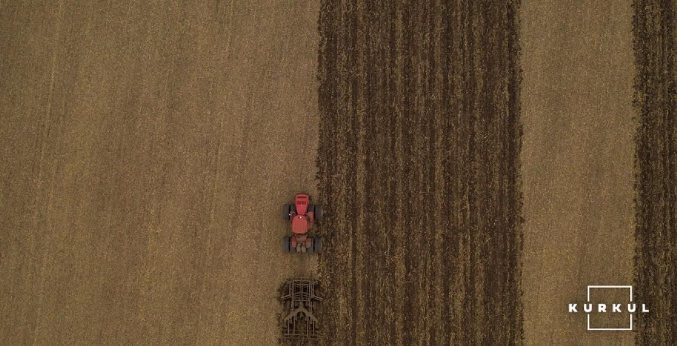 Распаханная земля Распаханная земля