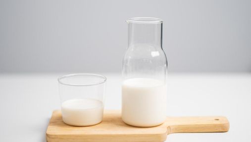 "Уся галузь може зупинитись": виробники молока б'ють на сполох і просять Зеленського про пільги