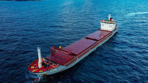 Одне судно з українським зерном не змогло вийти з Чорноморського порту: яка причина