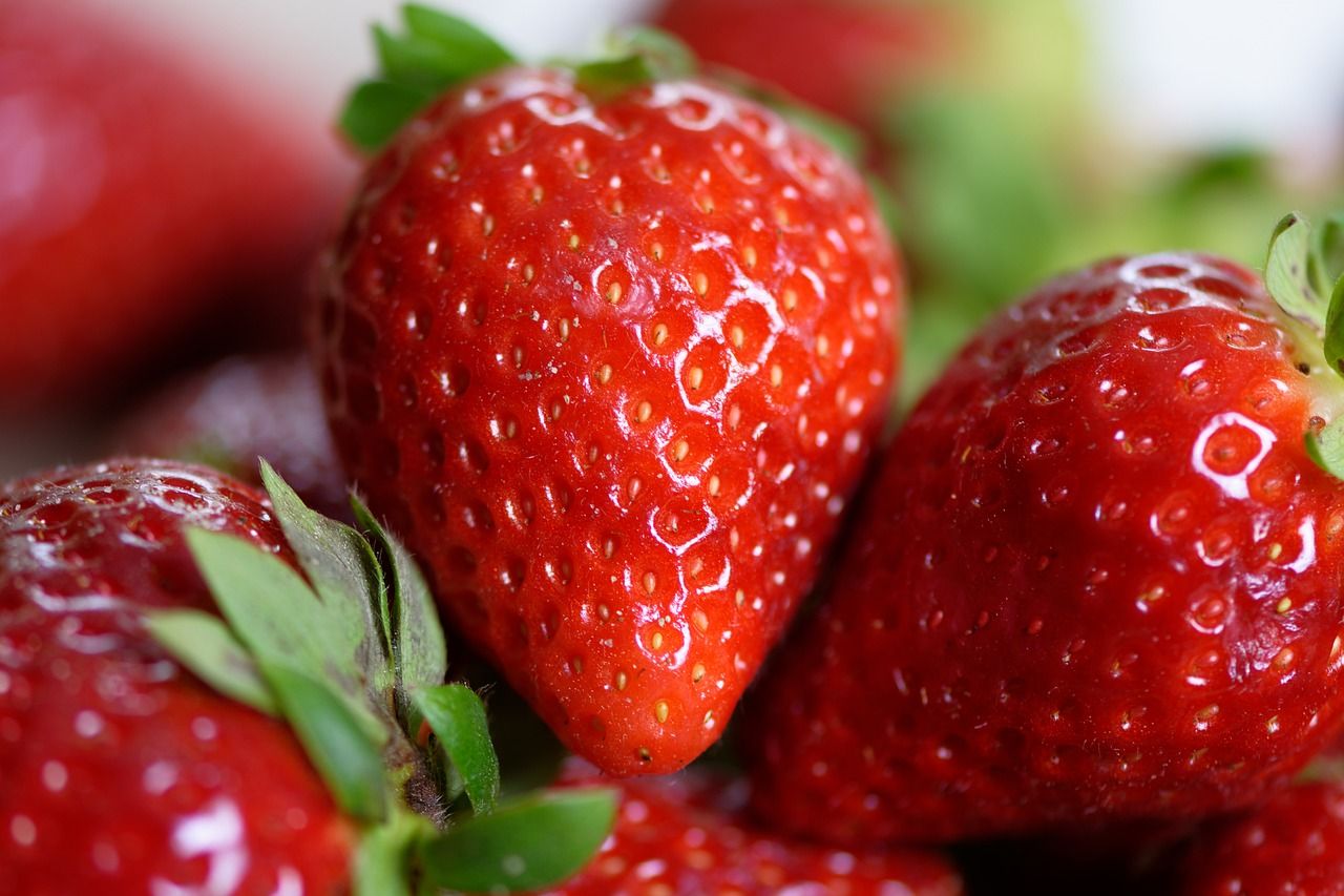 Цена клубники сейчас - сколько стоят фрукты и ягоды летом 2024 на рынке
